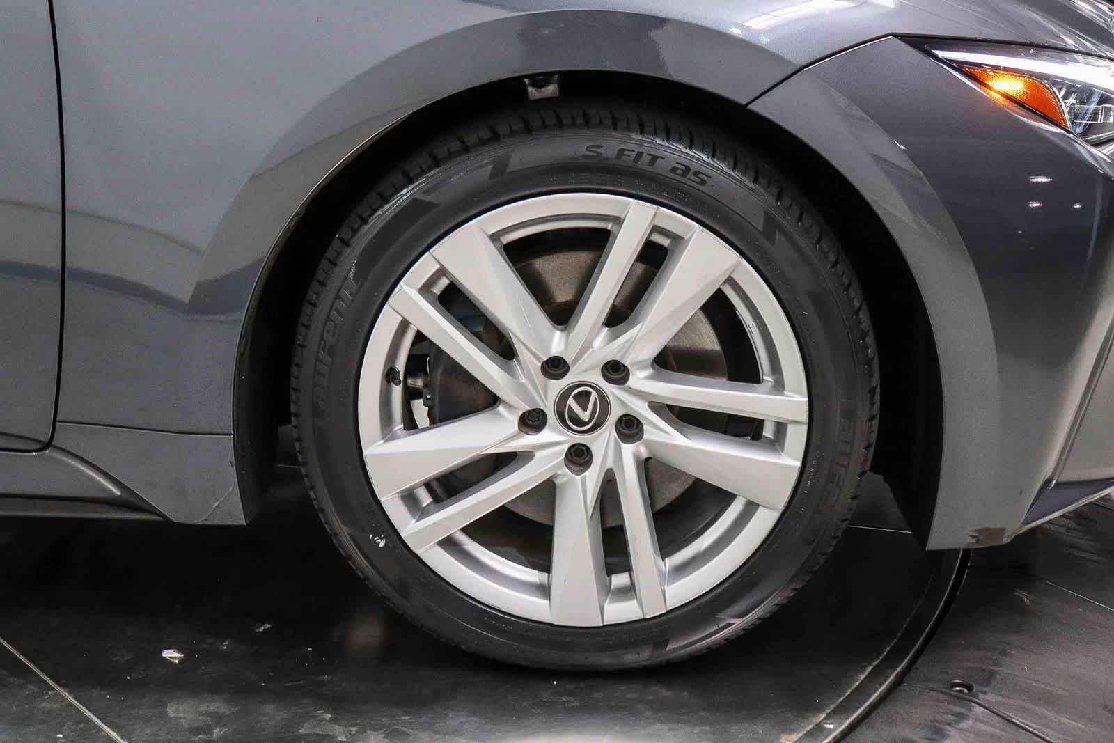 Used 2023 Lexus IS 300 w/ Comfort Package RWD image 9