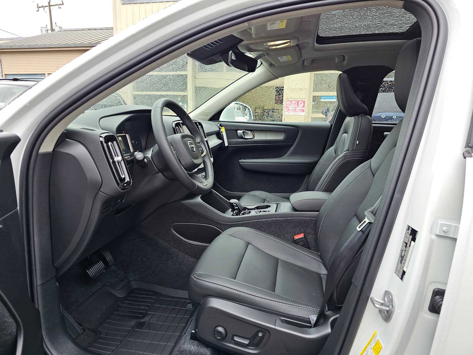 New 2025 Volvo XC40 B5 Core w/ Protection Package Premier image 25