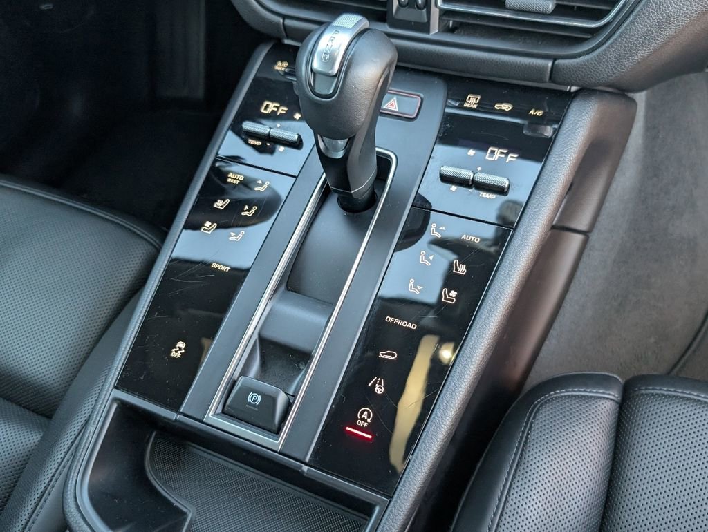 Certified 2024 Porsche Macan image 15