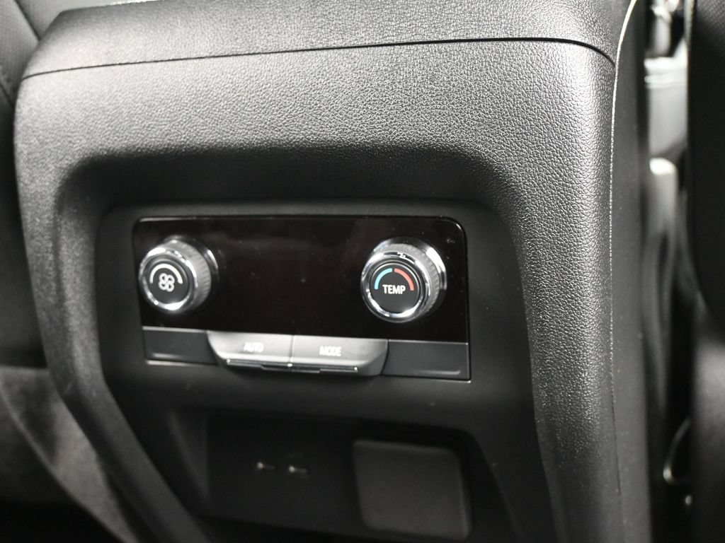 Used 2024 Chevrolet Traverse LT FWD image 44