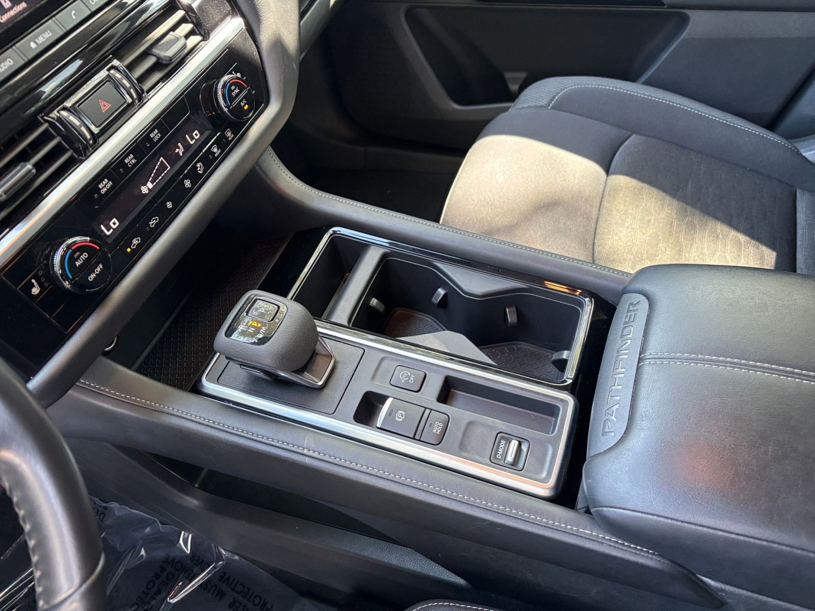 Used 2024 Nissan Pathfinder SV image 43