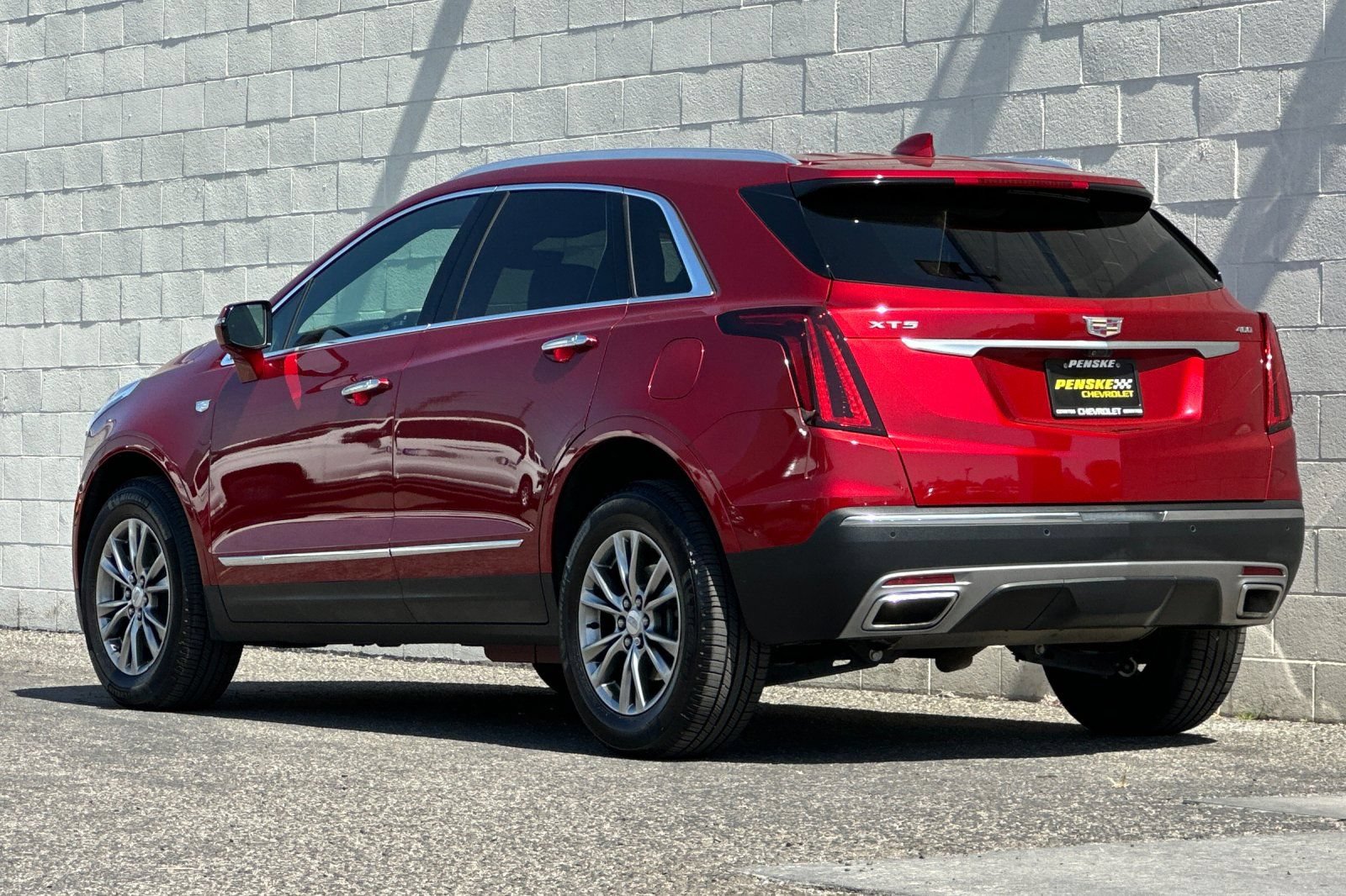 Certified 2023 Cadillac XT5 Premium Luxury w/ Technology Package FWD image 6
