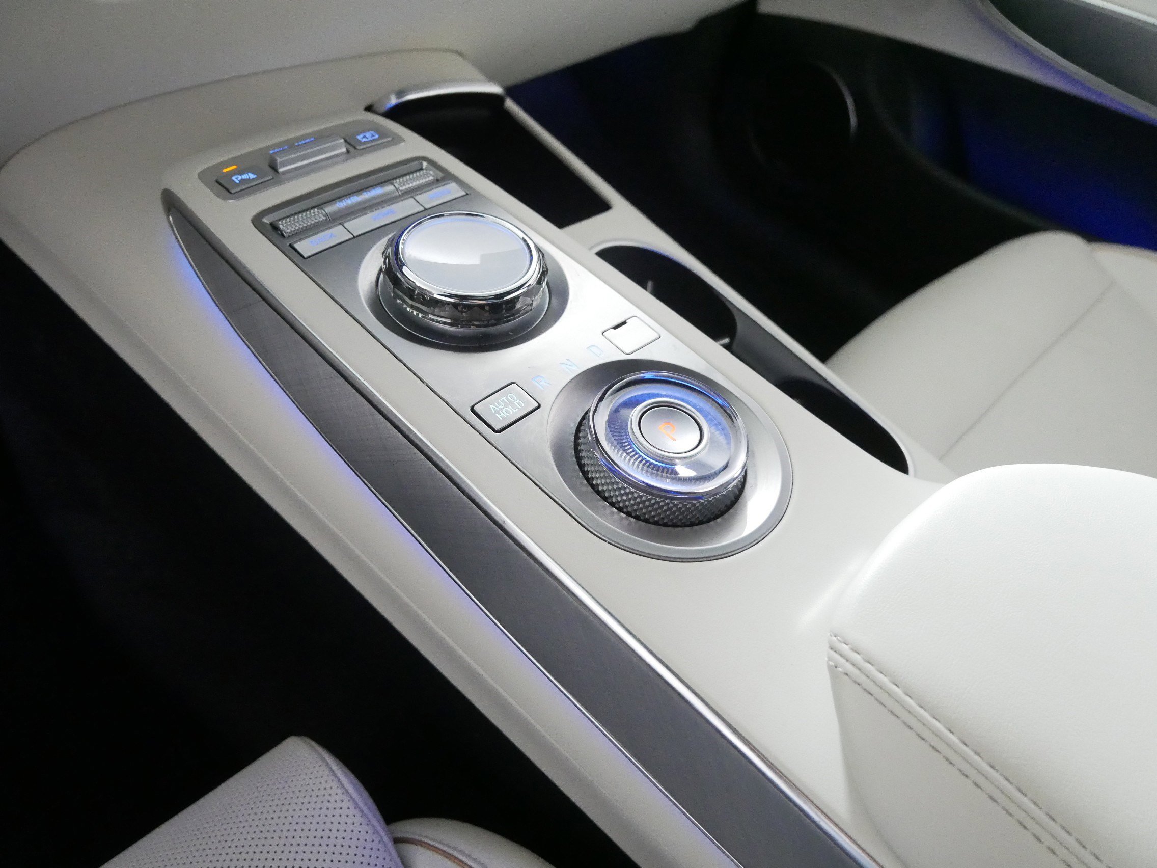 Certified 2025 Genesis Electrified GV70 Advanced w/ Prestige Package image 24