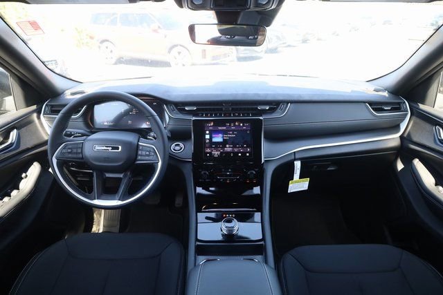 New 2025 Jeep Grand Cherokee Laredo w/ Luxury Tech Group I image 11