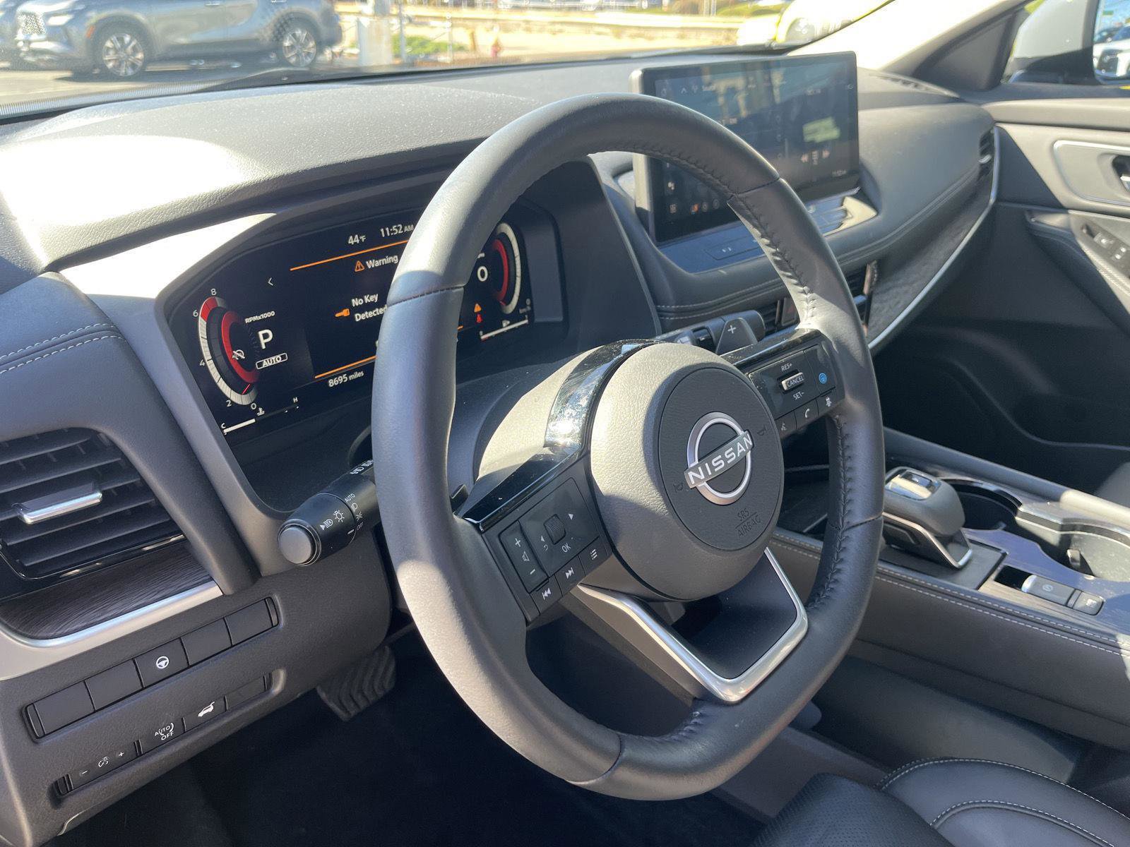 Used 2024 Nissan Rogue Platinum image 10