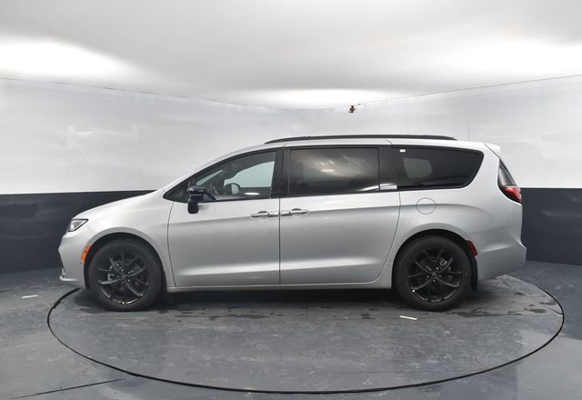 New 2026 Chrysler Pacifica Select w/ S Appearance Package FWD image 5