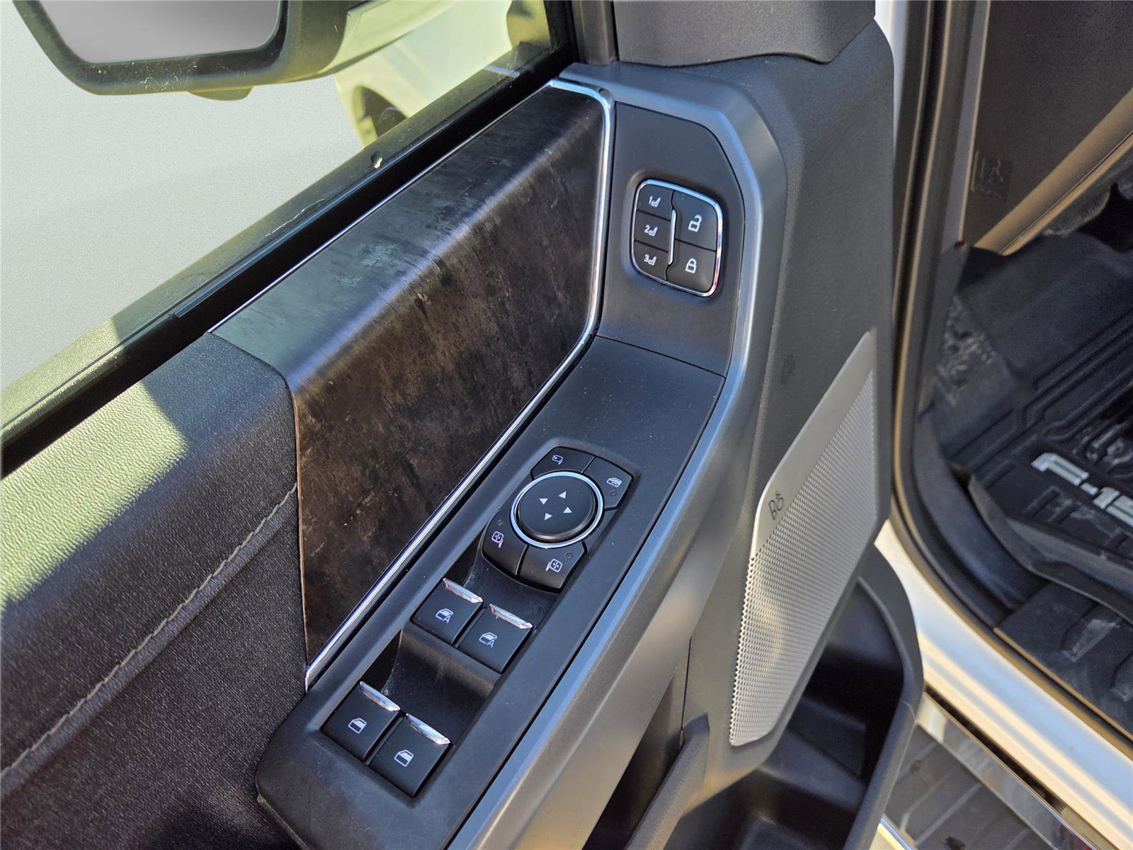 Used 2021 Ford F150 Lariat w/ Trailer Tow Package image 11