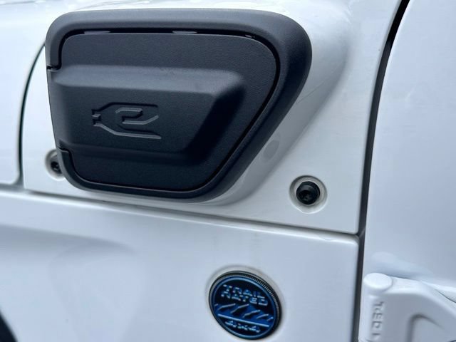 Used 2022 Jeep Wrangler Unlimited Rubicon 4xe w/ Steel Bumper Group AWD/4WD image 13