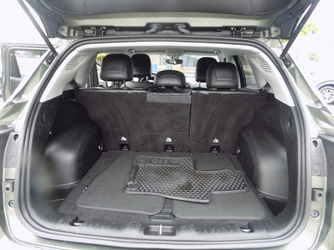 Used 2019 Jeep Compass Latitude w/ Cold Weather Group AWD/4WD image 13