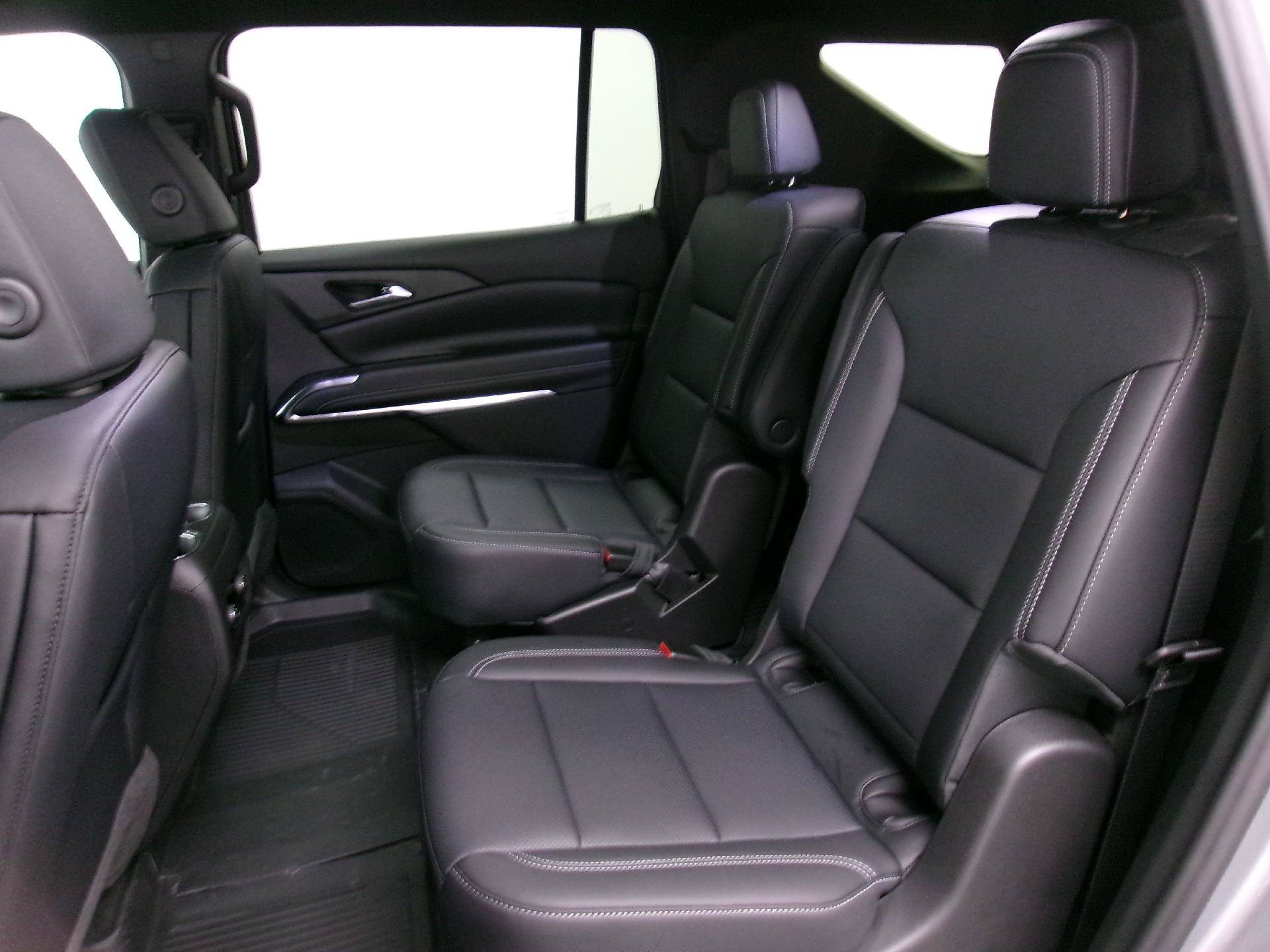 New 2027 Chevrolet Traverse LT w/ Driver Confidence Package FWD image 10
