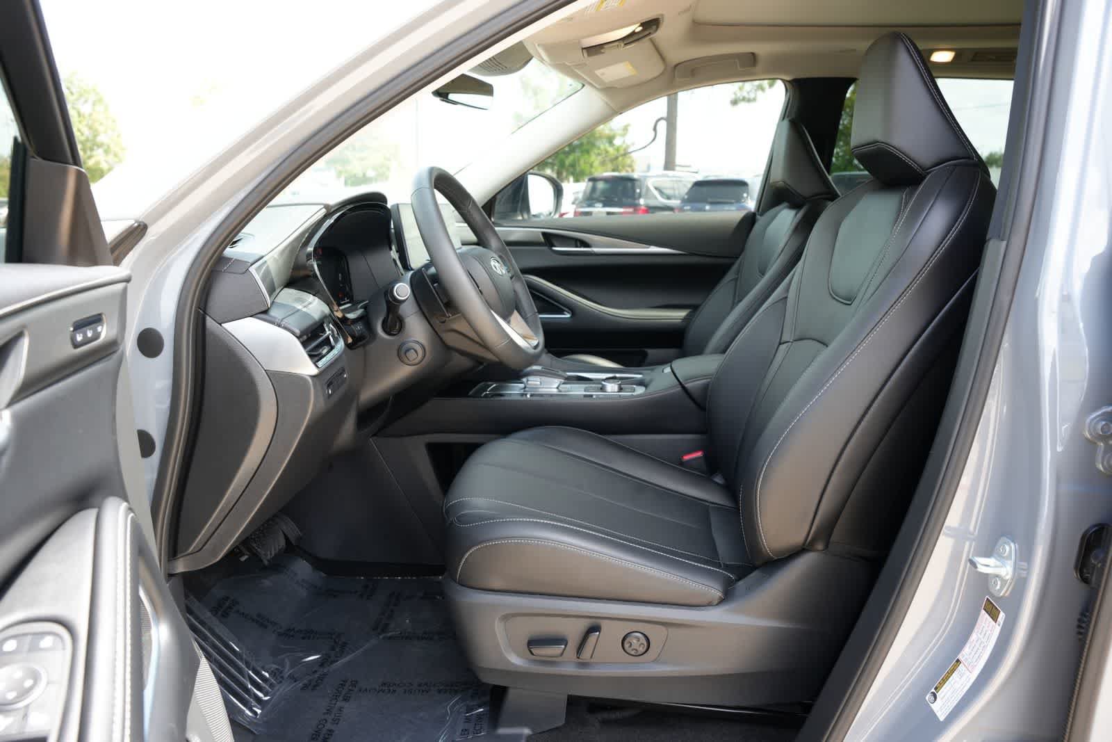 Used 2026 INFINITI QX60 Luxe w/ Family Package FWD image 17