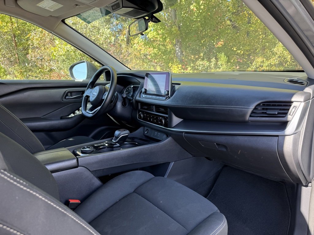 Used 2024 Nissan Rogue S image 23