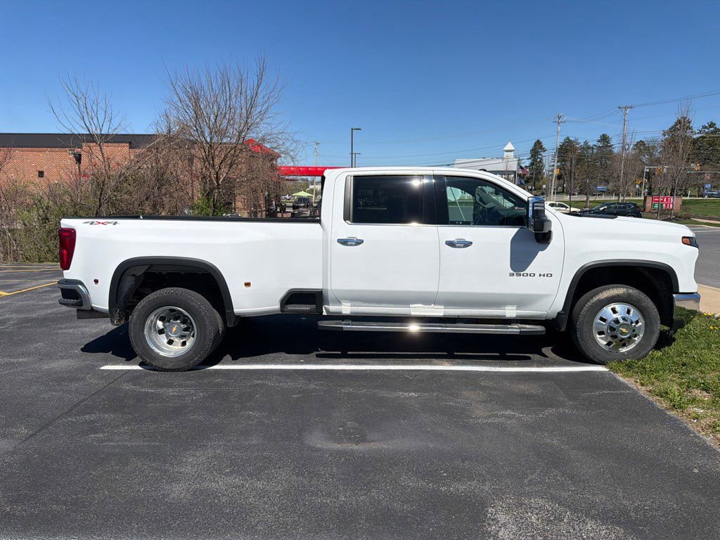 Used 2024 Chevrolet Silverado 3500 LTZ w/ LTZ Convenience Package AWD/4WD image 7