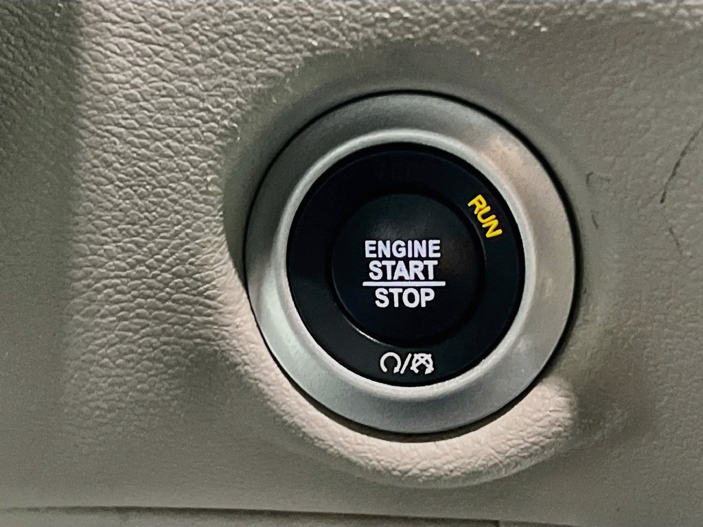 Used 2023 Chrysler Pacifica Touring-L FWD image 22