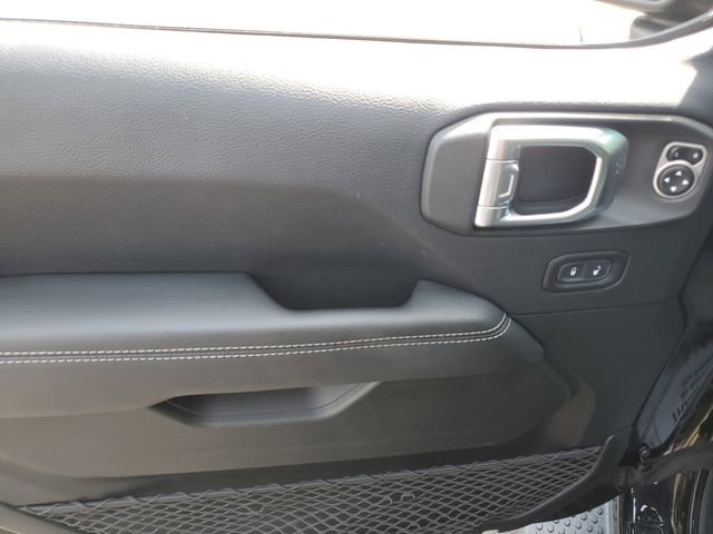 Used 2018 Jeep Wrangler Unlimited Sahara AWD/4WD image 18