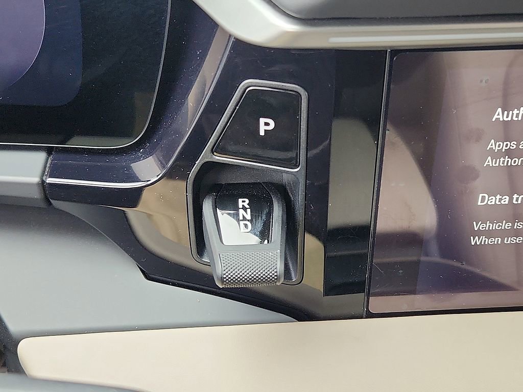 Used 2025 Porsche Macan 4S Electric image 13