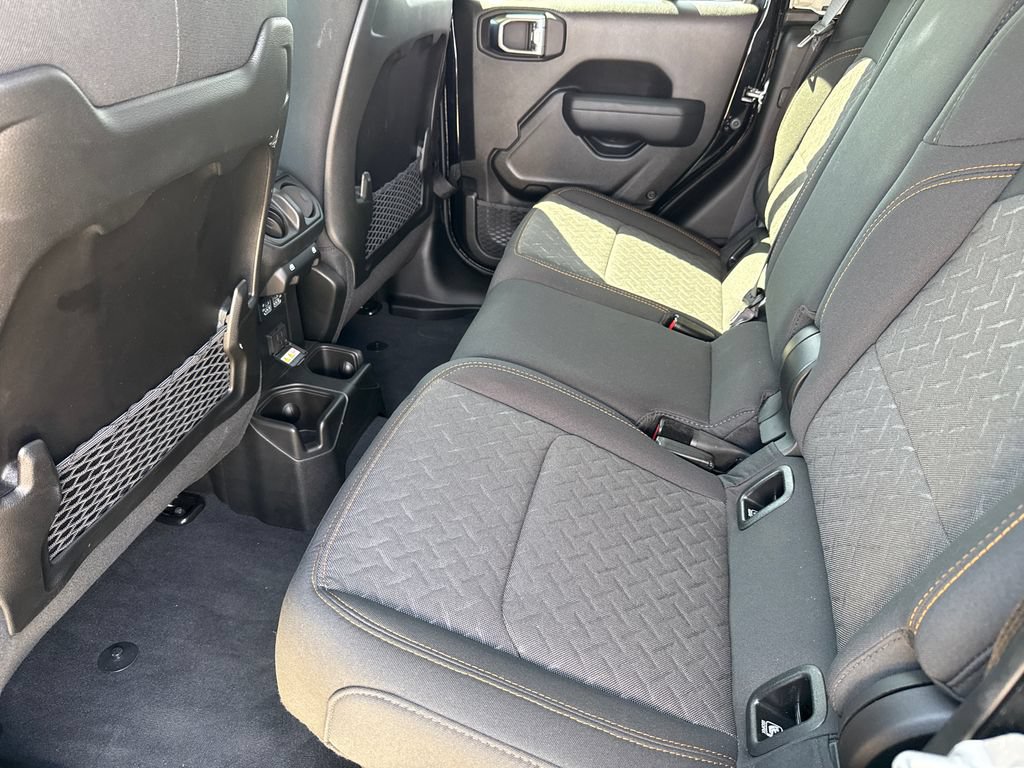 Used 2025 Jeep Gladiator Mojave AWD/4WD image 16