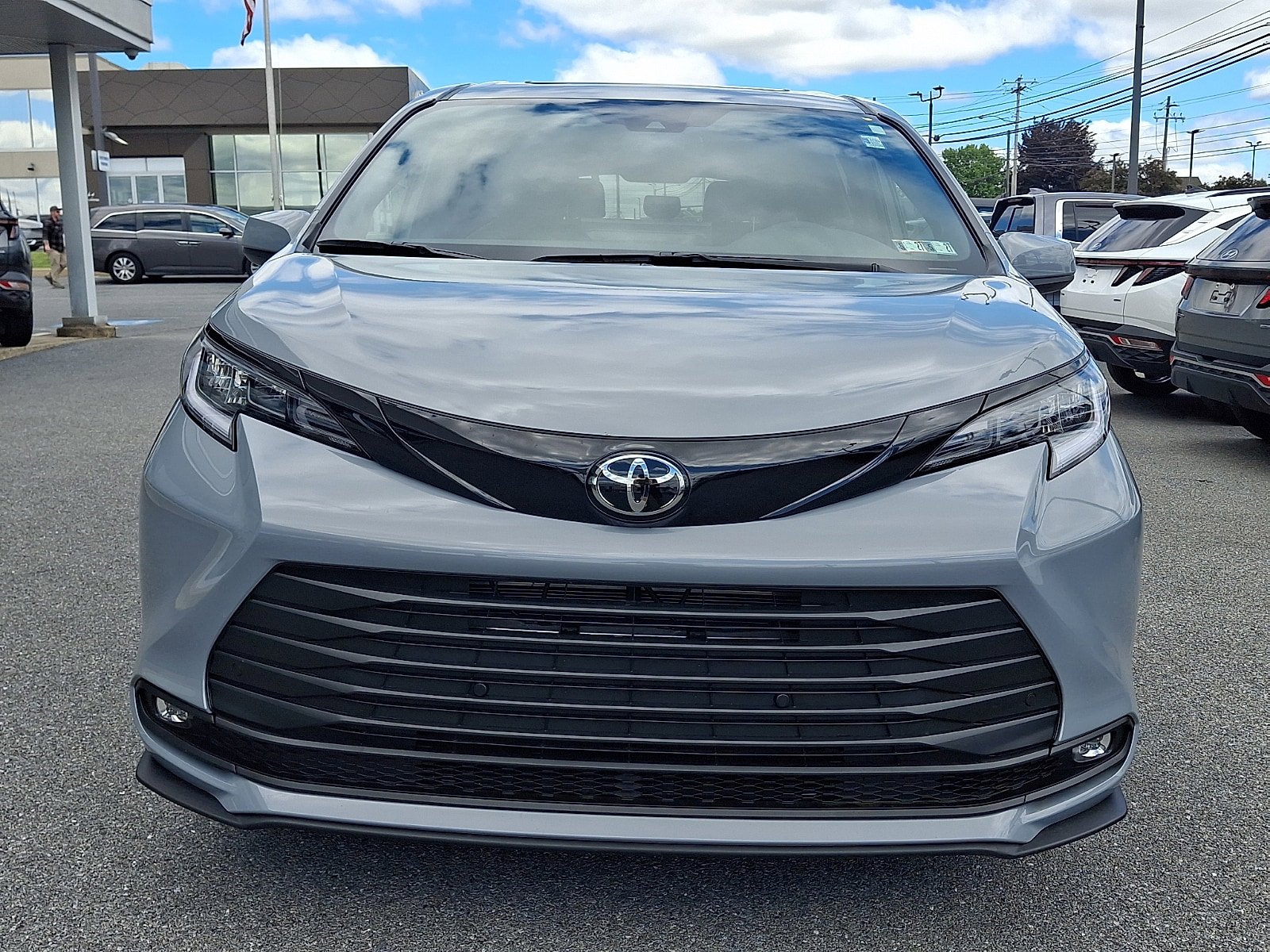 Used 2026 Toyota Sienna XLE Woodland Edition AWD/4WD image 2