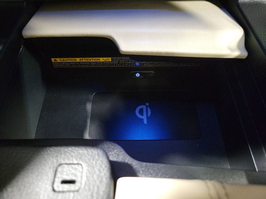 Used 2020 Toyota Avalon XLE w/ Moonroof Package image 18