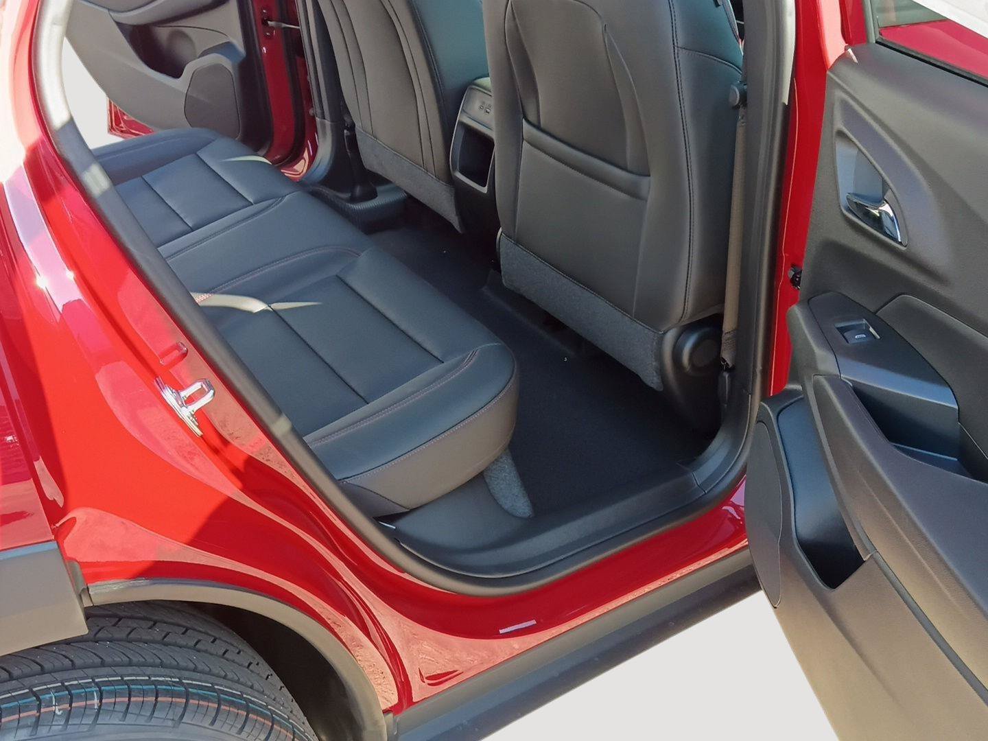 New 2026 Chevrolet Trax RS w/ Sunroof Package FWD image 15