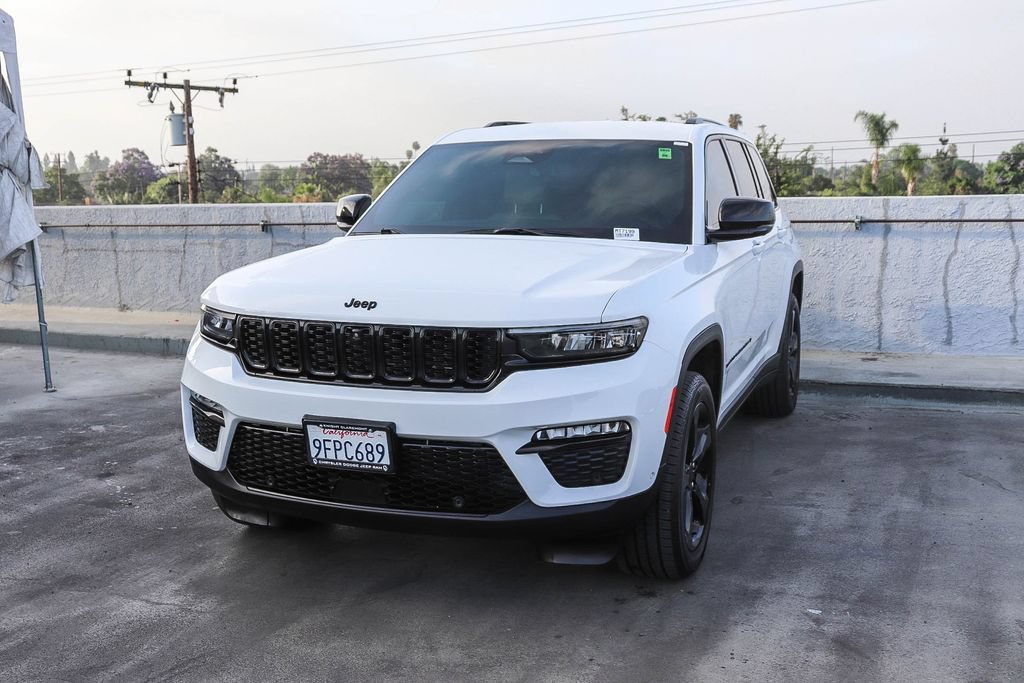 Used 2023 Jeep Grand Cherokee Limited w/ Luxury Tech Group II AWD/4WD image 4