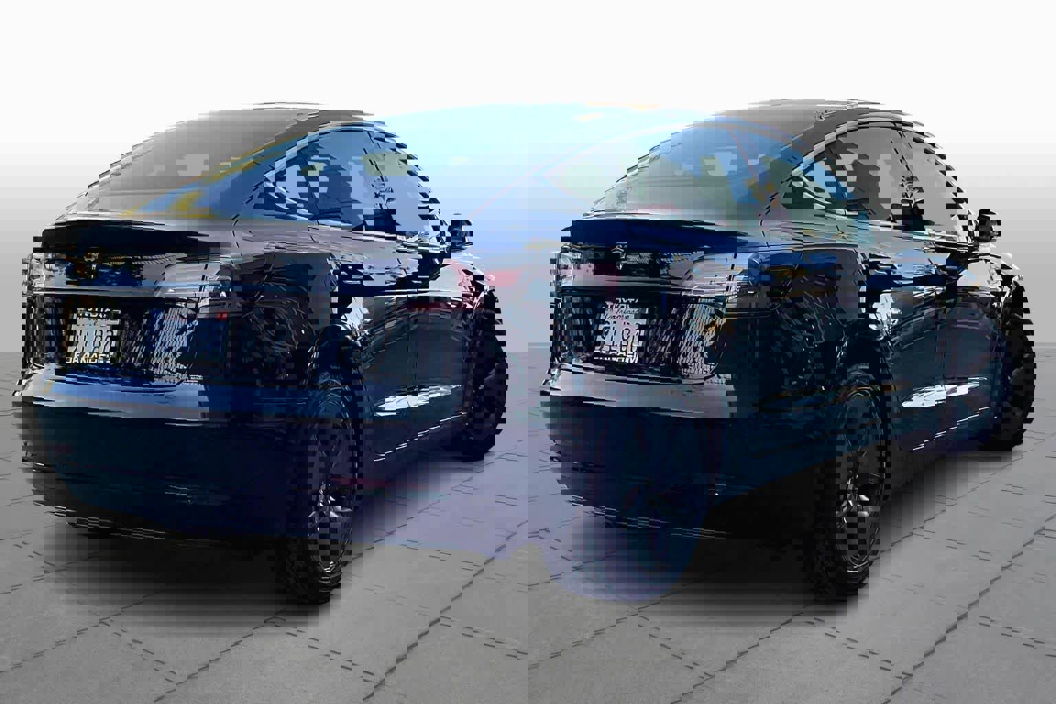 Used 2018 Tesla Model 3 Mid Range image 11