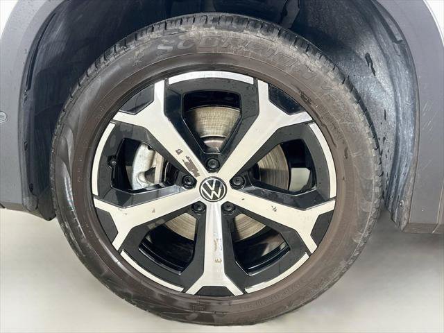 Used 2025 Volkswagen Tiguan SE AWD/4WD image 26