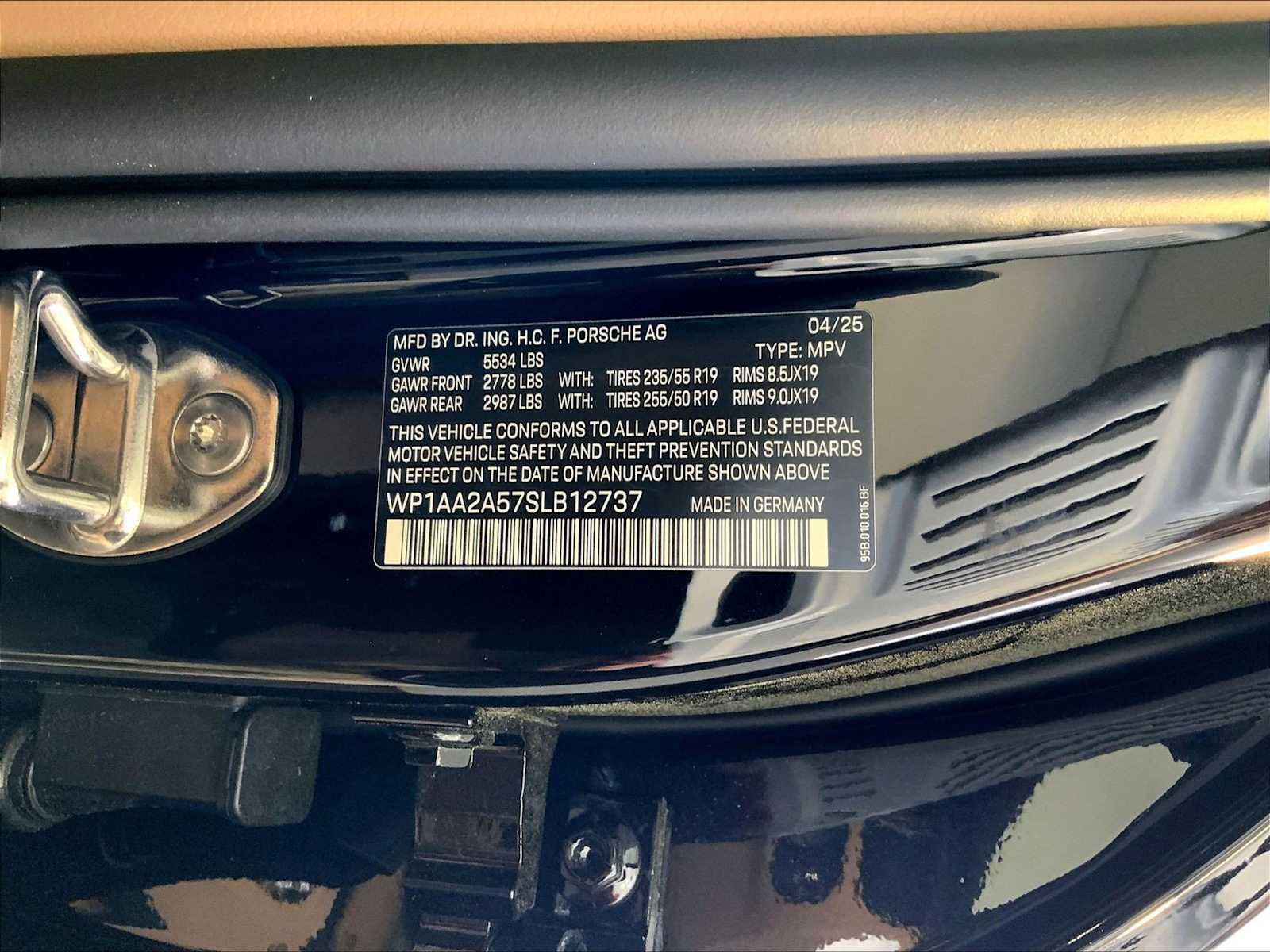 New 2025 Porsche Macan AWD/4WD image 23