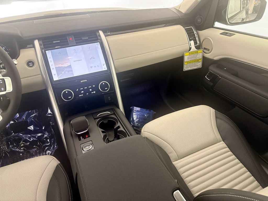 New 2026 Land Rover Discovery S AWD/4WD image 23