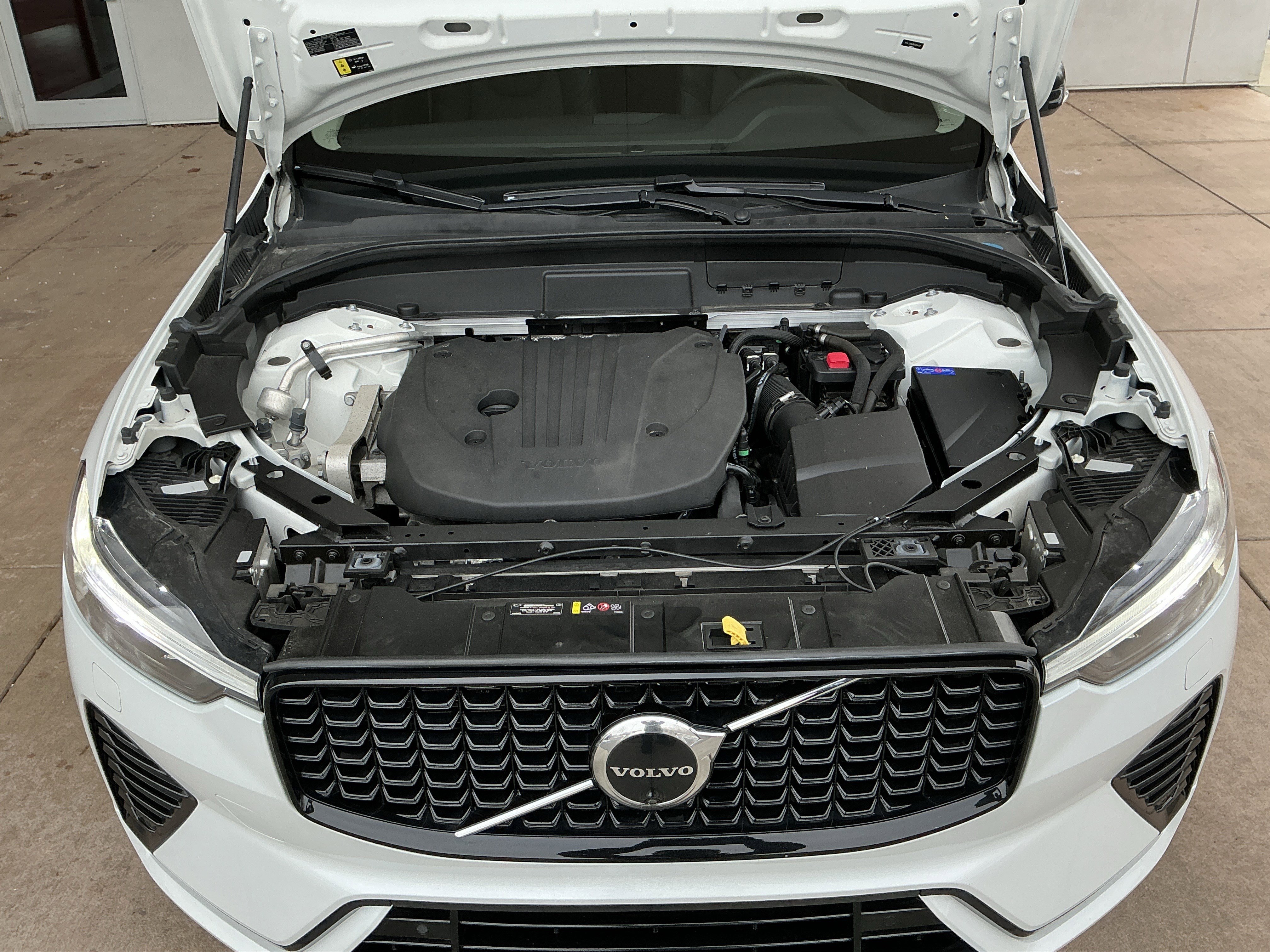 Used 2023 Volvo XC60 B5 Plus image 25