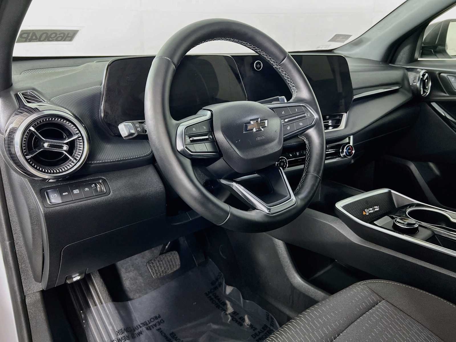 Used 2026 Chevrolet Equinox LT w/ Midnight Edition AWD/4WD image 9