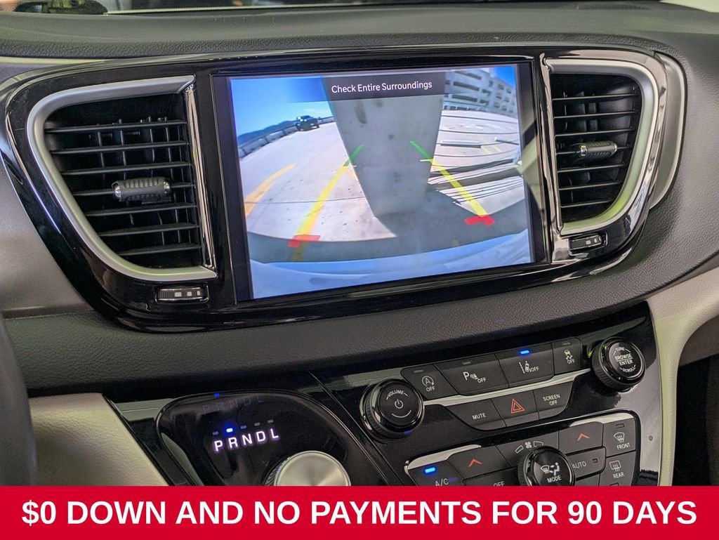 Used 2024 Chrysler Pacifica Touring-L FWD image 16