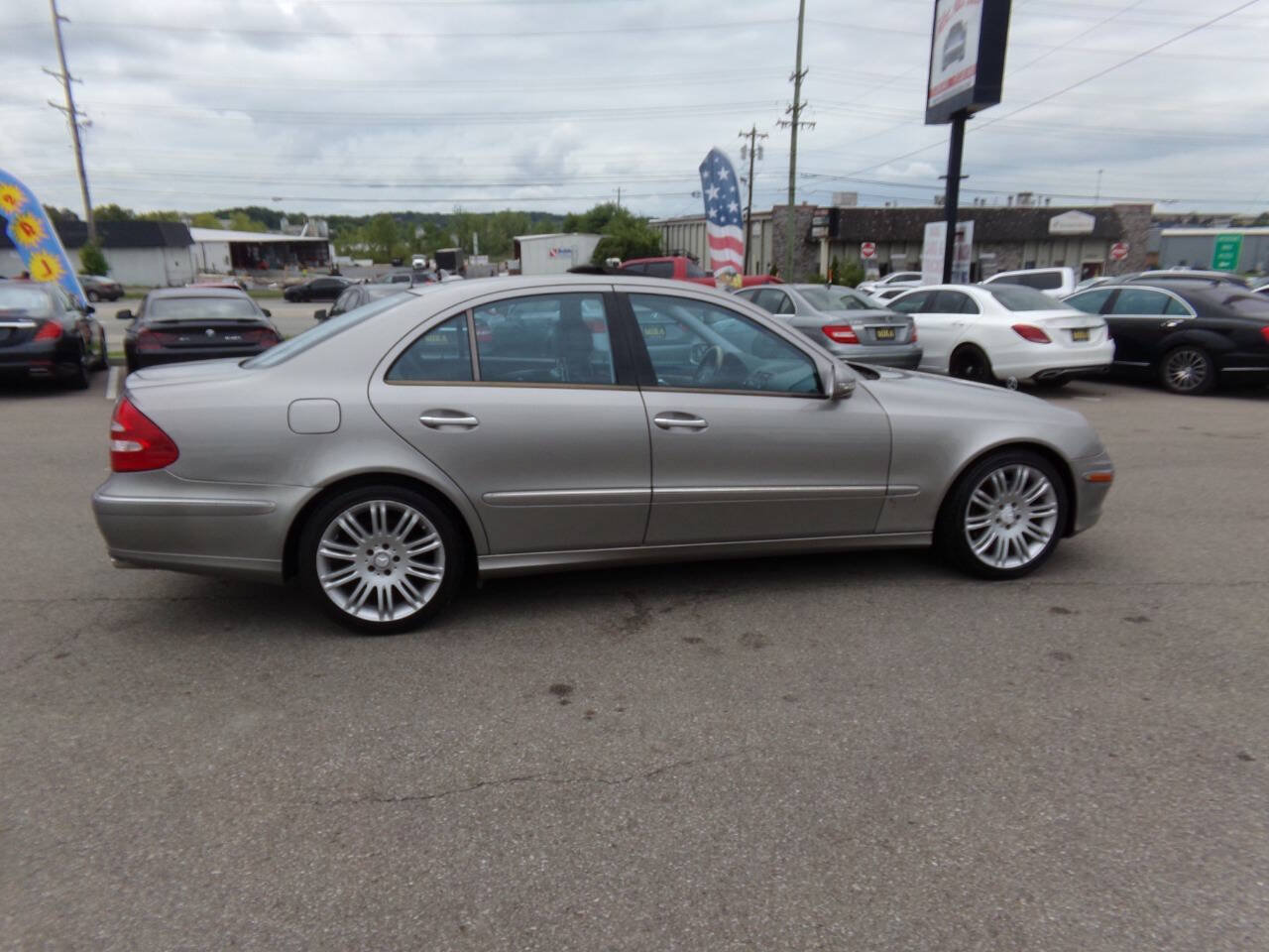 Used 2008 Mercedes-Benz E 350 4MATIC Sedan image 5