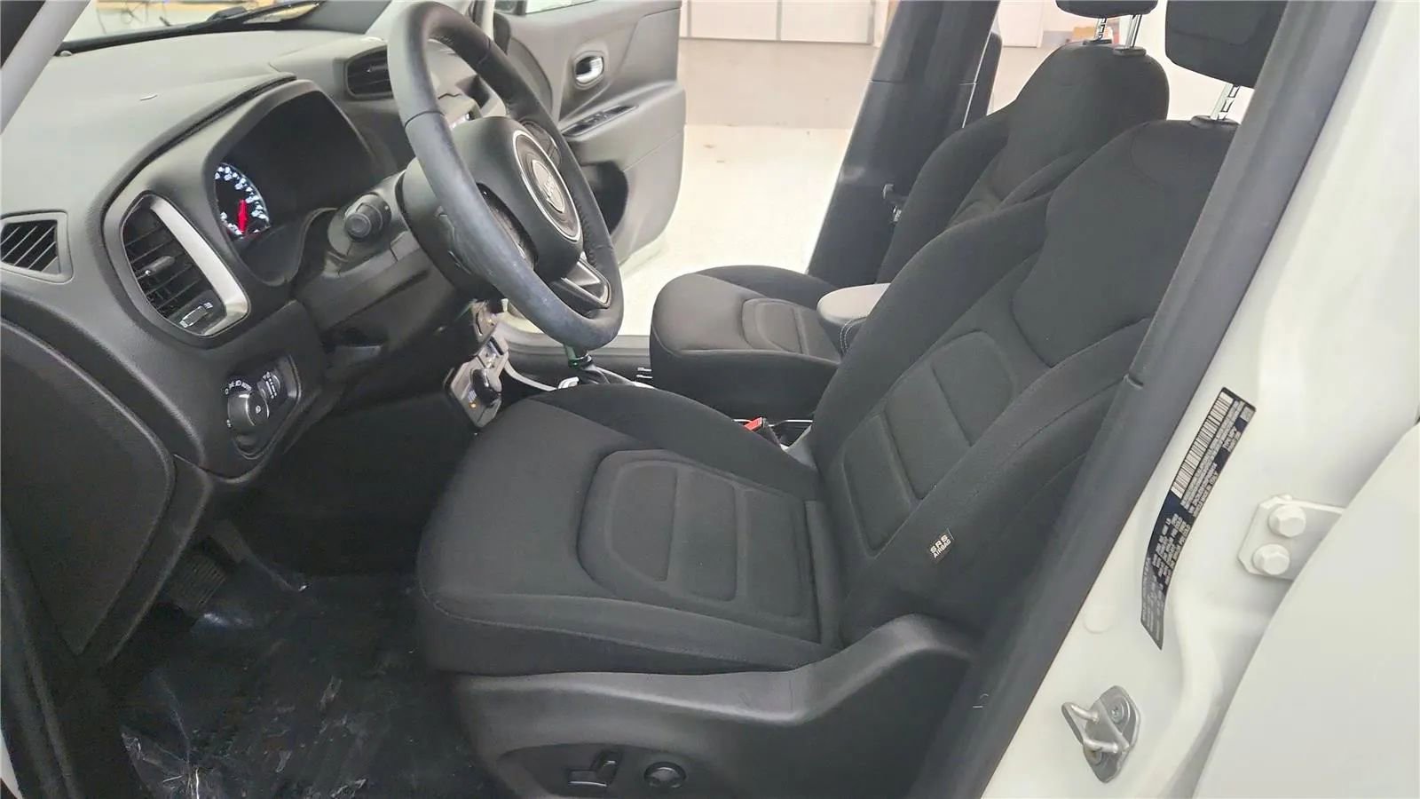 Used 2022 Jeep Renegade Latitude w/ Convenience Group image 23