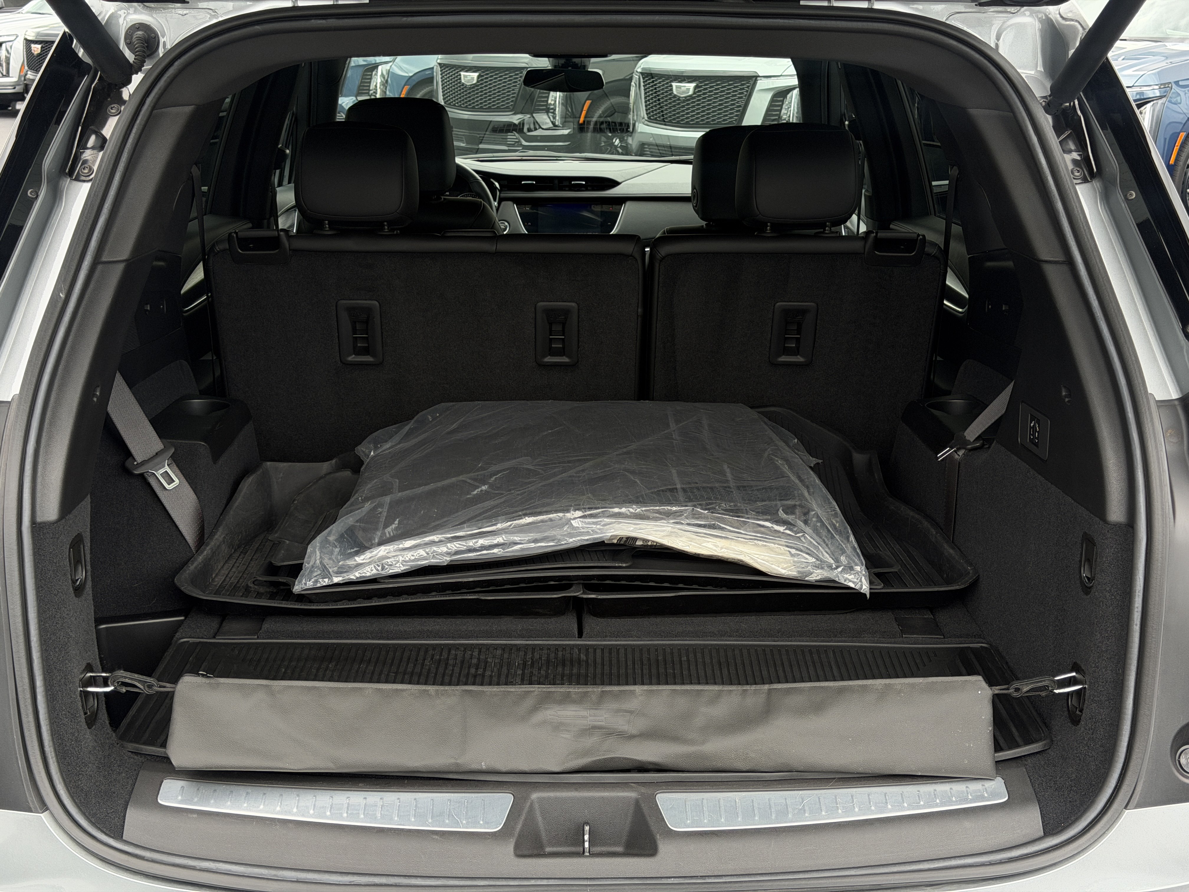 Certified 2024 Cadillac XT6 Luxury w/ LPO, Floor Liner Package FWD image 11