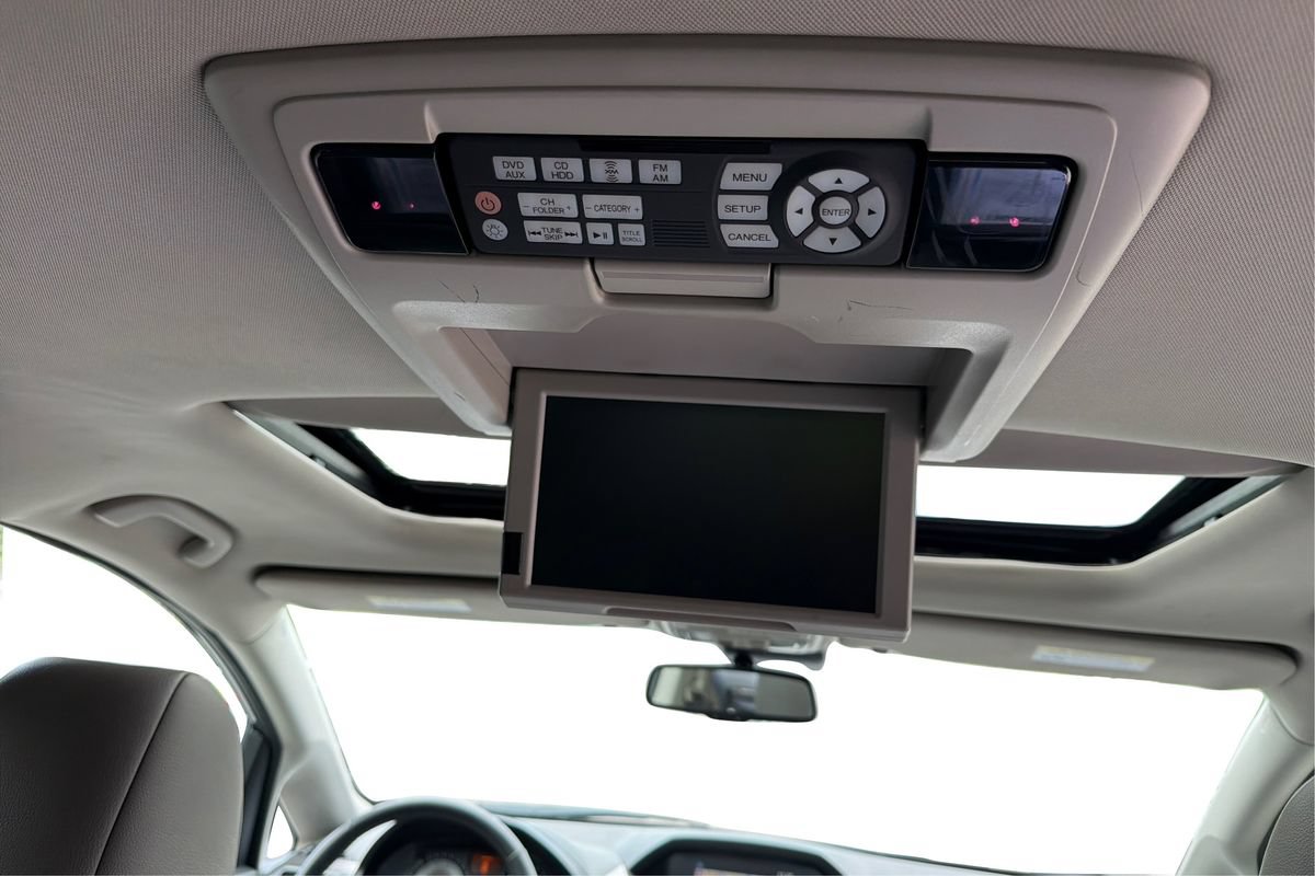 Used 2015 Honda Odyssey Touring Elite image 37