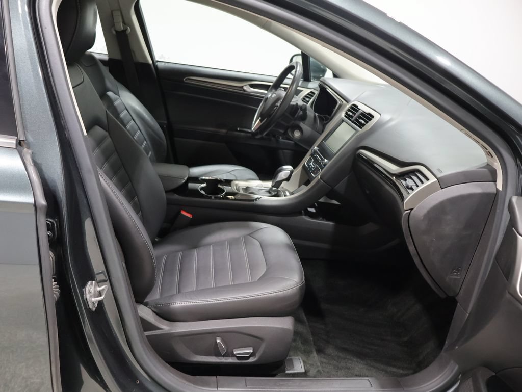 Used 2016 Ford Fusion SE w/ Equipment Group 202A FWD image 24