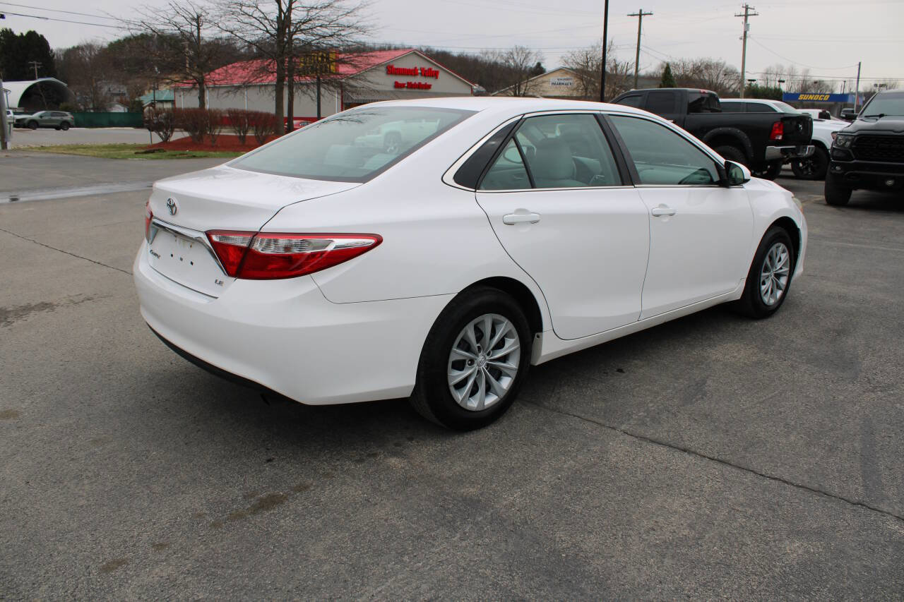 Used 2016 Toyota Camry LE image 5