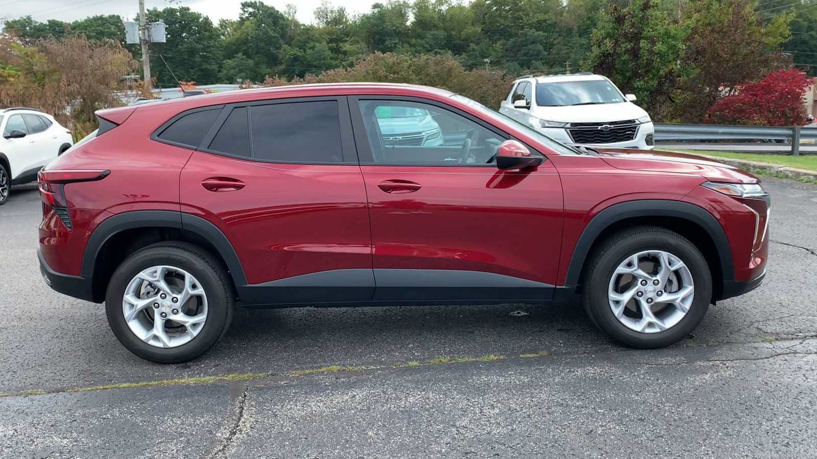 Certified 2024 Chevrolet Trax LS w/ LS Convenience Package FWD image 9