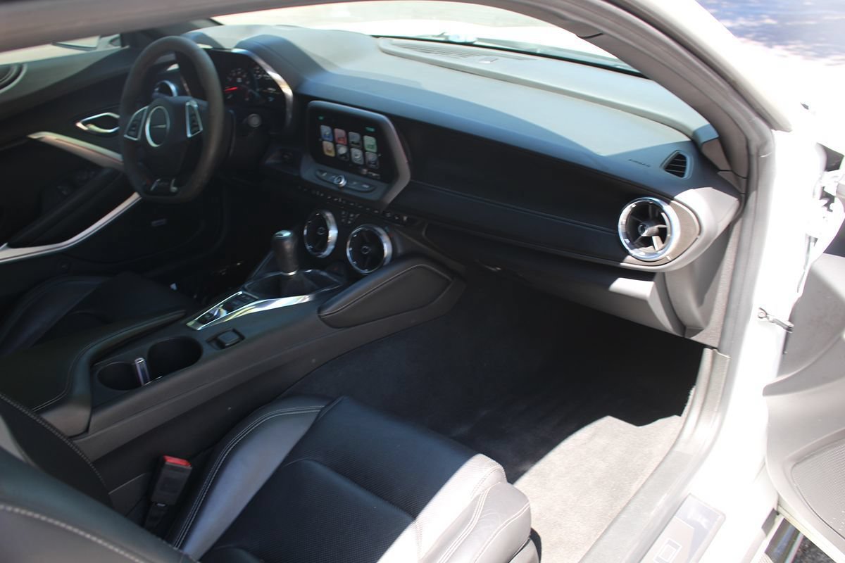 Used 2017 Chevrolet Camaro LT RWD image 13