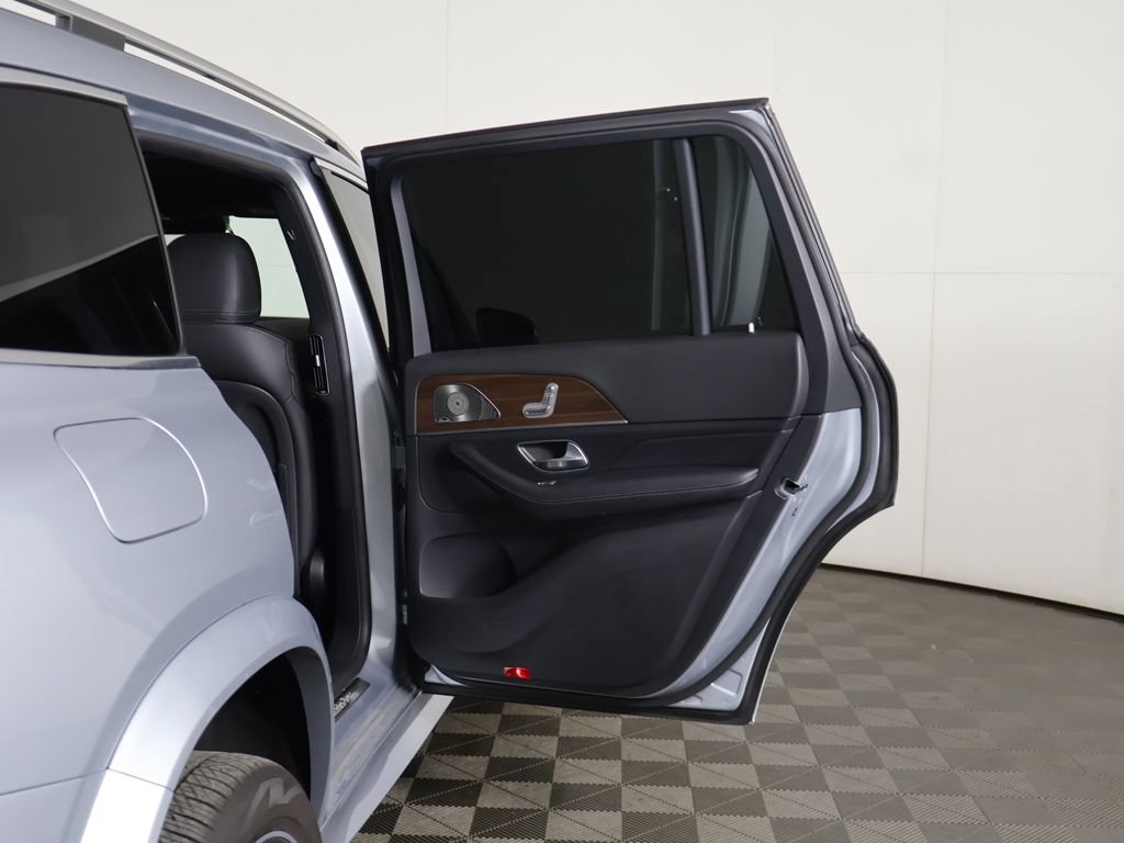 Used 2025 Mercedes-Benz GLS 450 4MATIC w/ AMG Line Exterior image 27