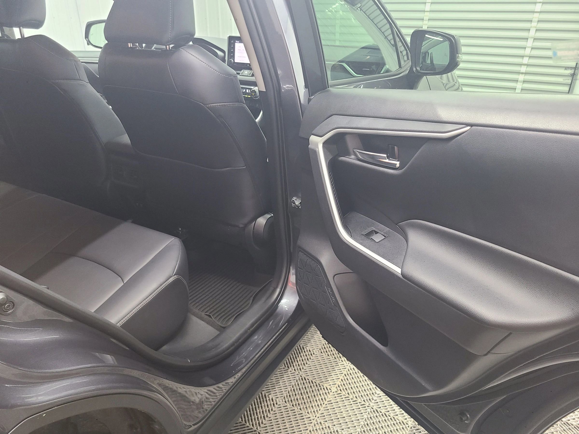 Used 2020 Toyota RAV4 XLE Premium AWD/4WD image 39