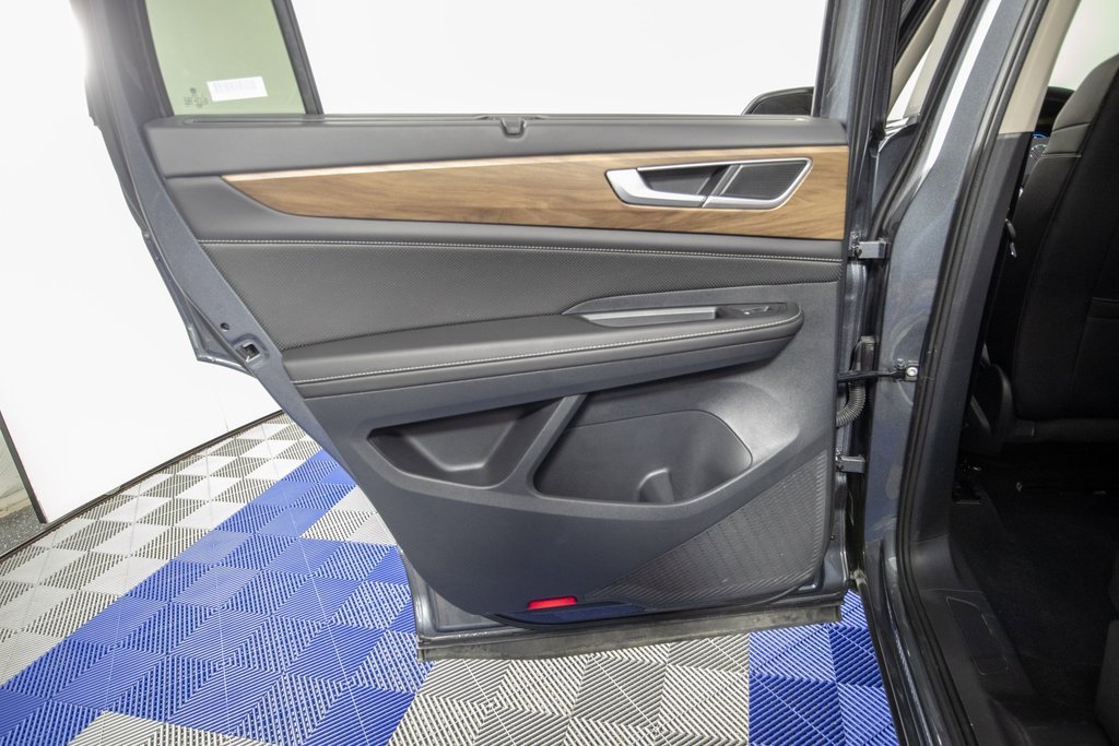 Used 2025 Volkswagen Atlas SE image 12