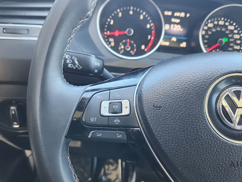 Used 2021 Volkswagen Tiguan SE image 16