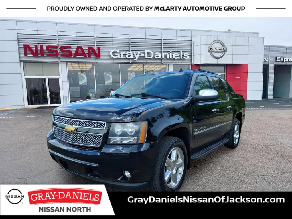 Used 2013 Chevrolet Avalanche LTZ AWD/4WD image 3