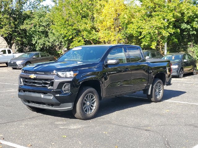 Used 2026 Chevrolet Colorado LT AWD/4WD image 2