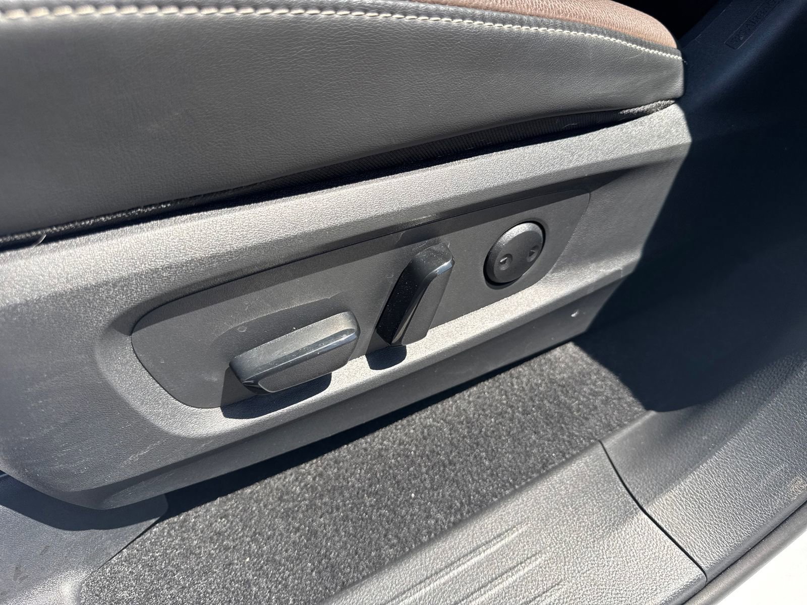 Certified 2025 Nissan Pathfinder Platinum w/ Cargo Package FWD image 27