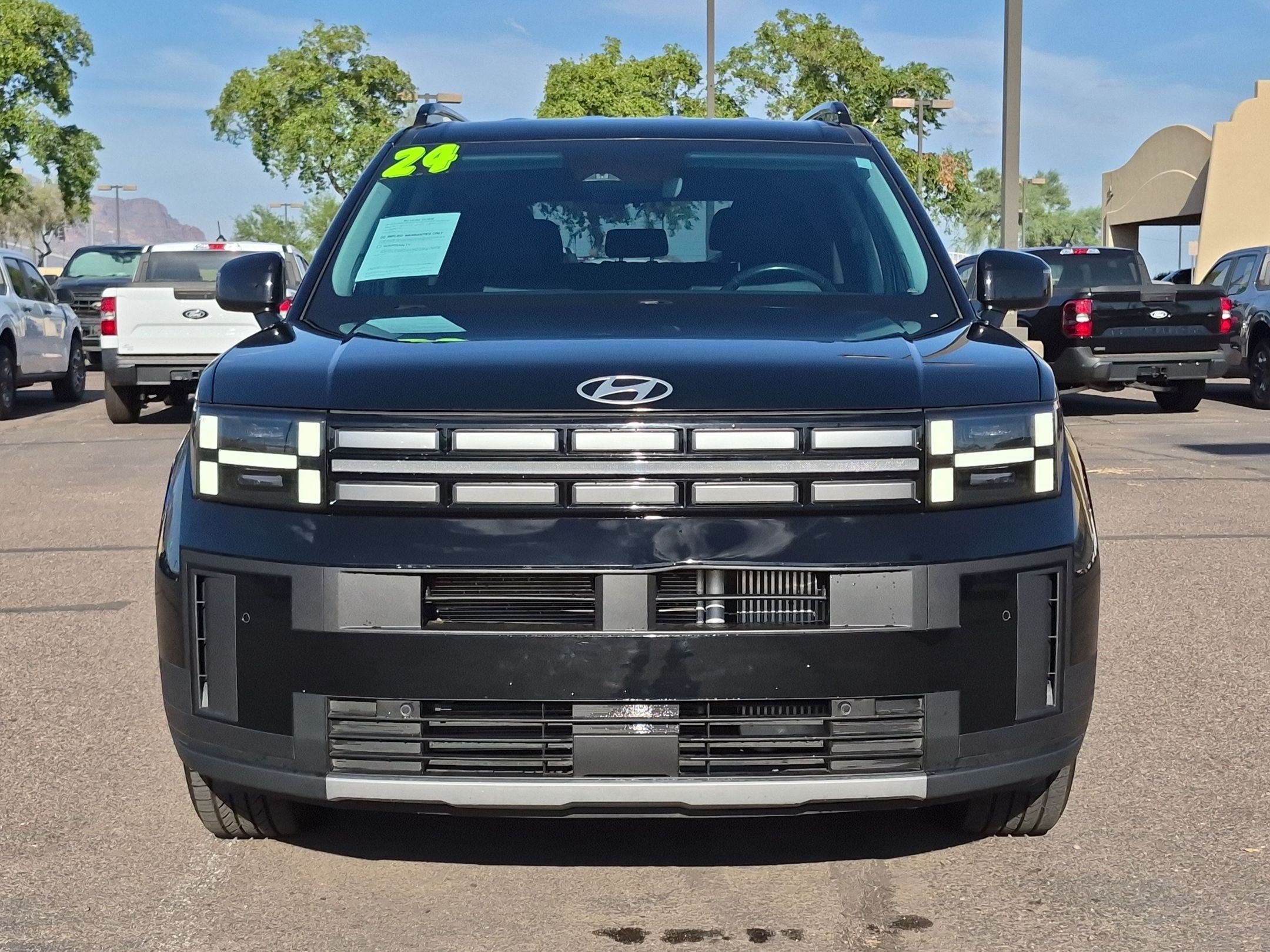Used 2024 Hyundai Santa Fe SEL FWD image 2