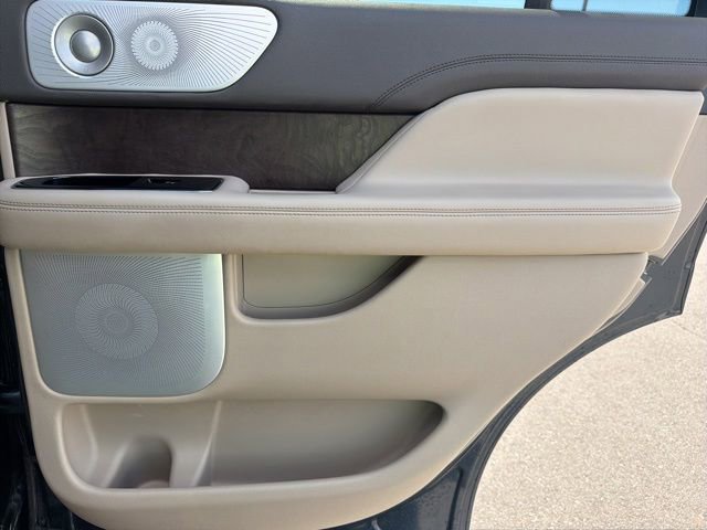 Used 2022 Lincoln Navigator Reserve AWD/4WD image 14