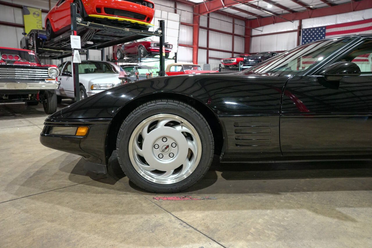 Used 1991 Chevrolet Corvette Coupe RWD image 3
